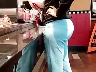 Candid round booty in sweatpants